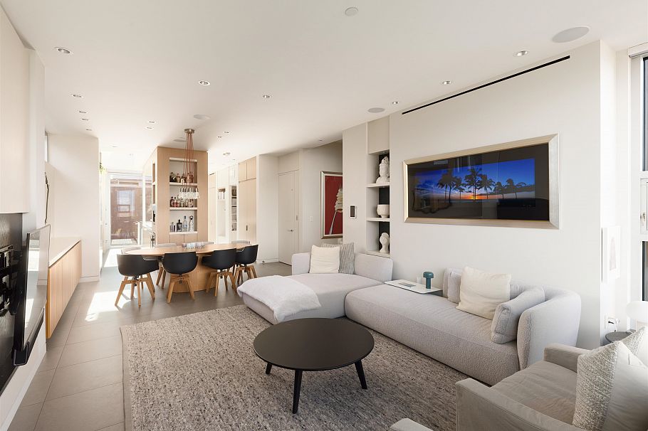 3250 W 20th Avenue Vancouver, BC - 2