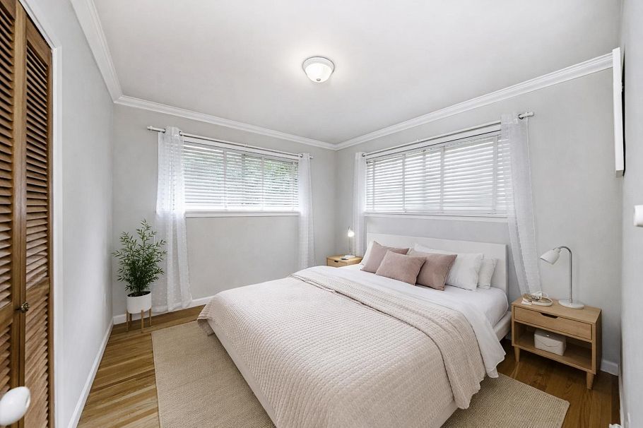 1749 Deep Cove Road North Vancouver, BC - 2