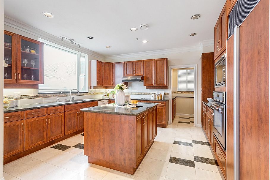 1088 W 42nd Avenue Vancouver, BC - 13