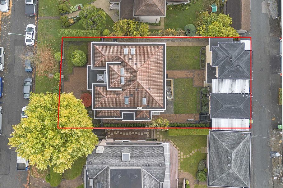 1088 W 42nd Avenue Vancouver, BC - 1