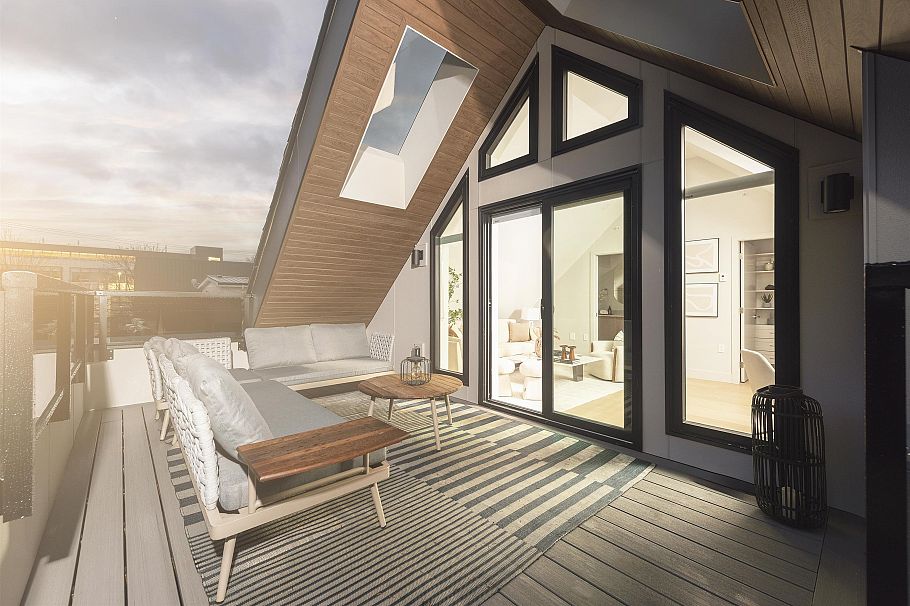 2 2637 W 12th Avenue Vancouver, BC - 1