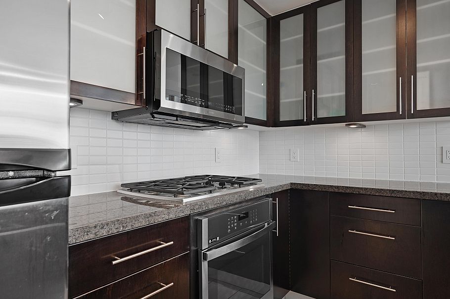 2404 1225 Richards Street Vancouver, BC - 4