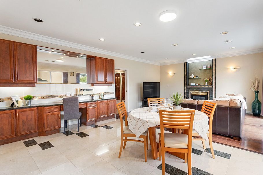 1088 W 42nd Avenue Vancouver, BC - 12