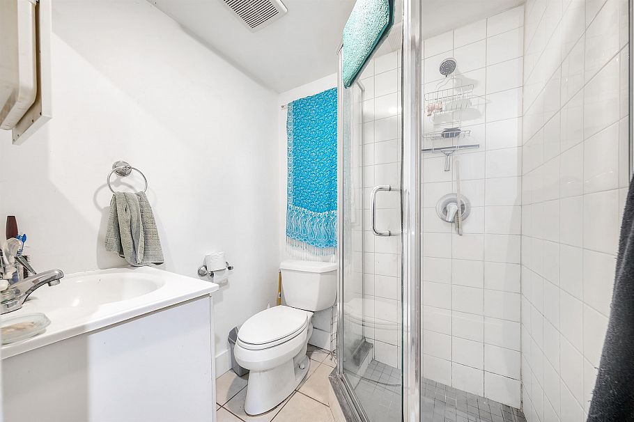 1847 Kitchener Street Vancouver, BC - 29