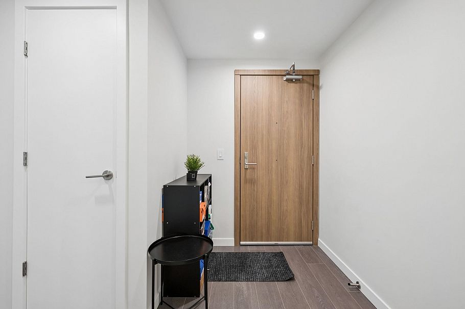 1410 4168 Lougheed Highway Burnaby, BC - 2