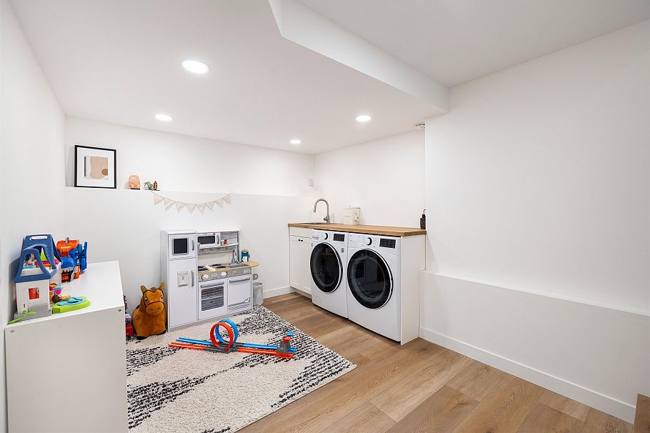 416 St. Georges Avenue North Vancouver, BC - 22