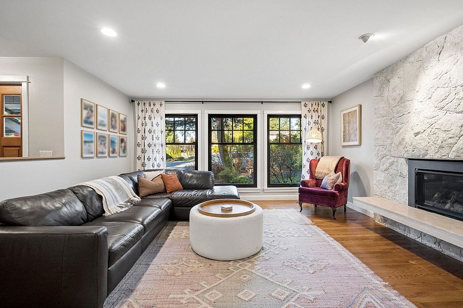 2857 Violet Street North Vancouver, BC - 7