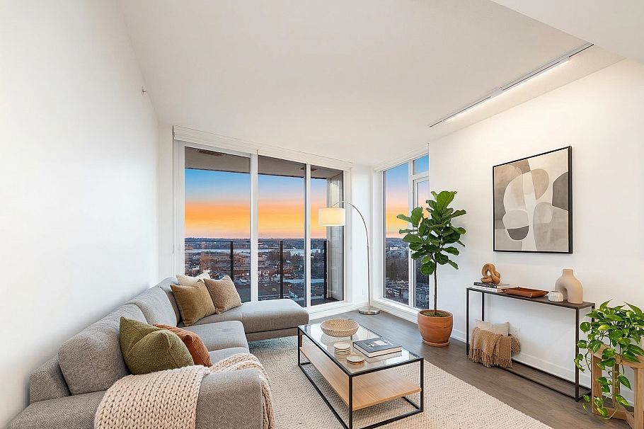 1705 1401 Hunter Street North Vancouver, BC - 2