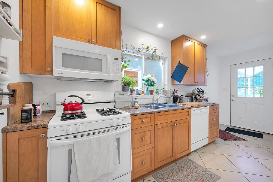 1847 Kitchener Street Vancouver, BC - 15