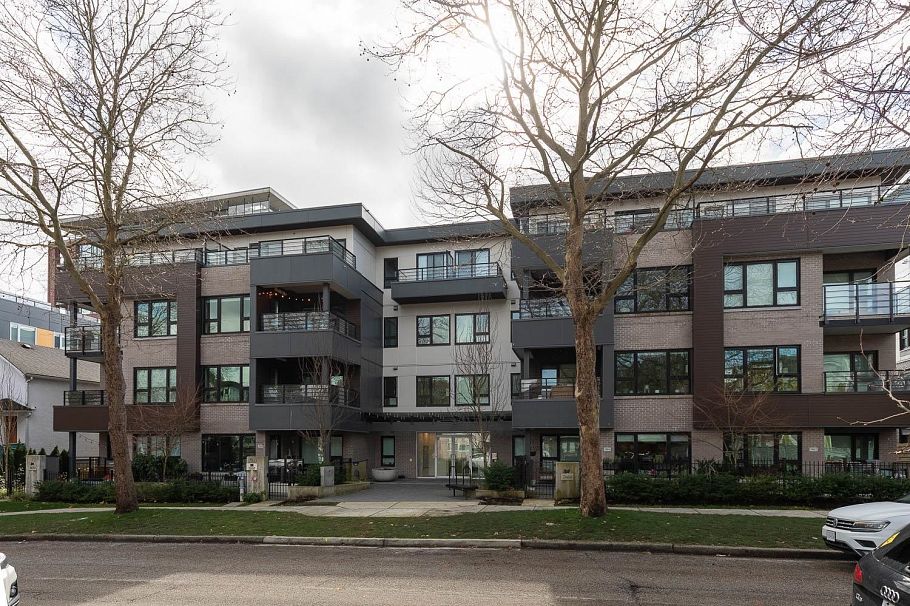 305 2666 Duke Street Vancouver, BC - 2