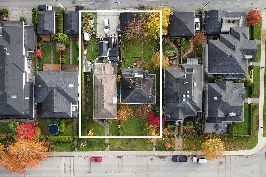 1632 Mahon Avenue North Vancouver, BC - 1