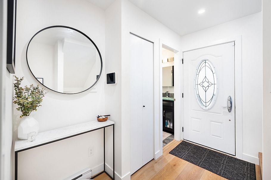 416 St. Georges Avenue North Vancouver, BC - 26