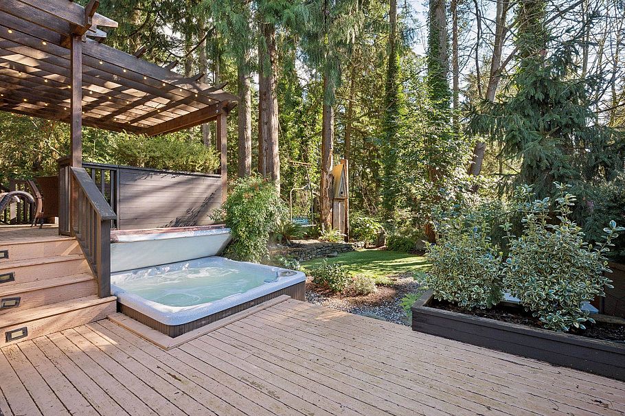 2857 Violet Street North Vancouver, BC - 26