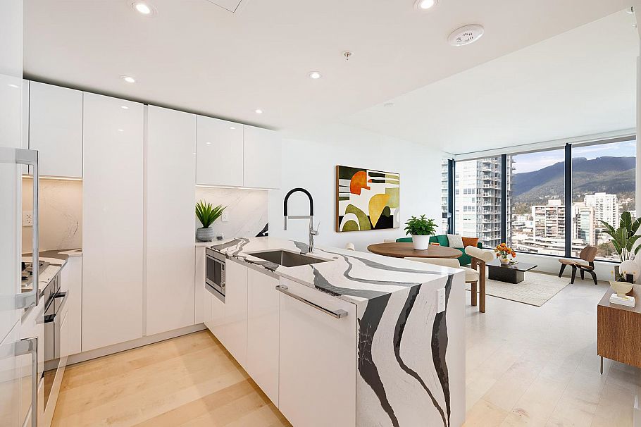 1307 135 E 13th Street North Vancouver, BC - 1