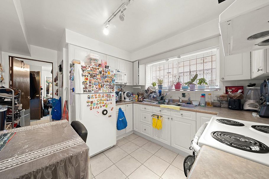 2540 E 24th Avenue Vancouver, BC - 28