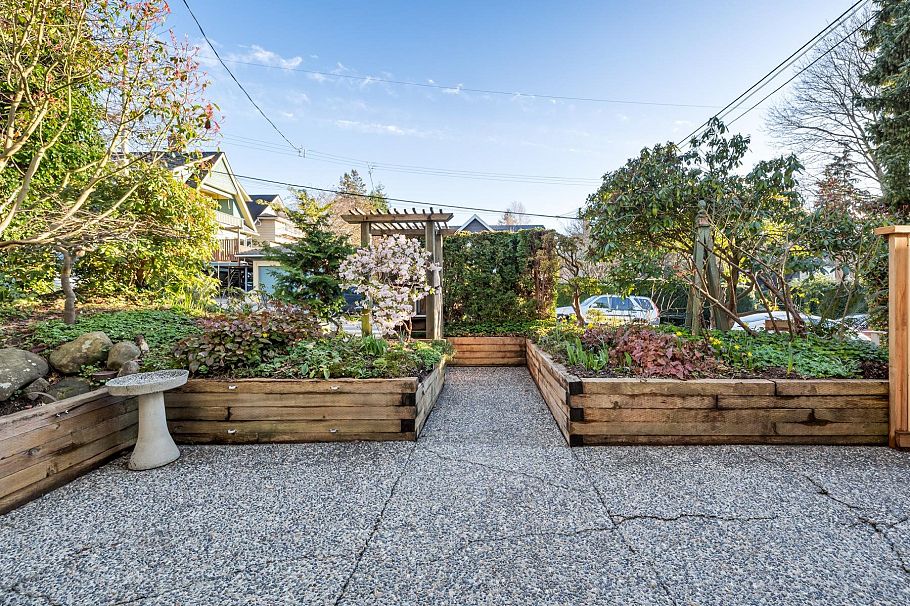 2723 W 1st Avenue Vancouver, BC - 12