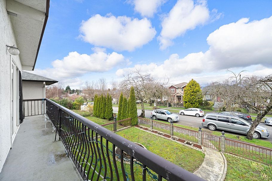 2540 E 24th Avenue Vancouver, BC - 30