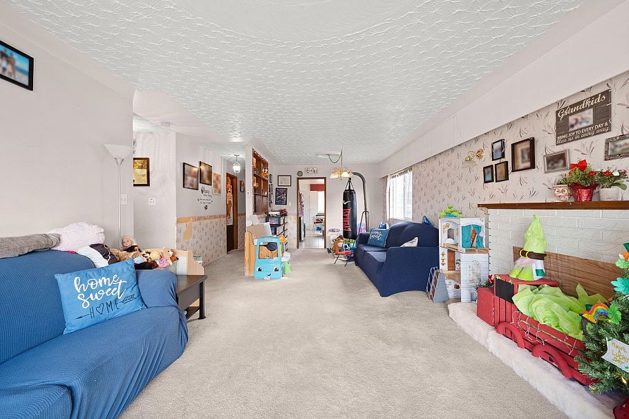 2540 E 24th Avenue Vancouver, BC - 8