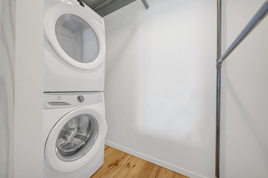 215 1220 E Pender Street Vancouver, BC - 32