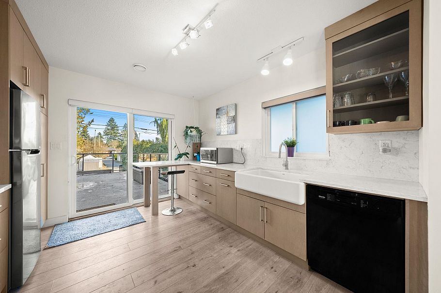 1436 Grand Boulevard North Vancouver, BC - 7