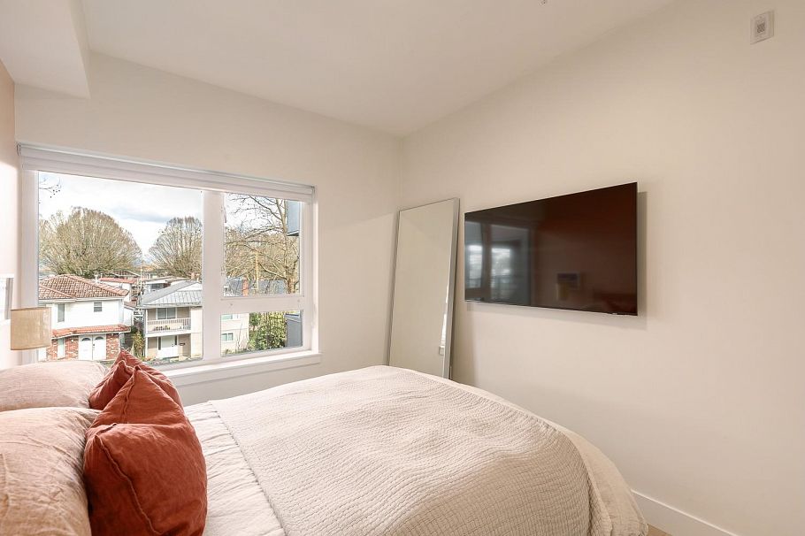 305 2666 Duke Street Vancouver, BC - 18