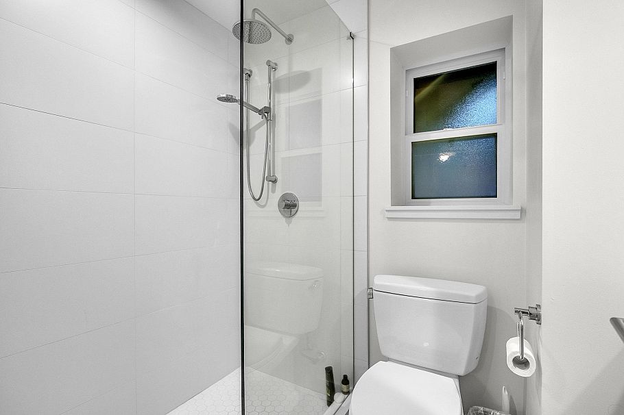 2841 Masefield Road North Vancouver, BC - 28