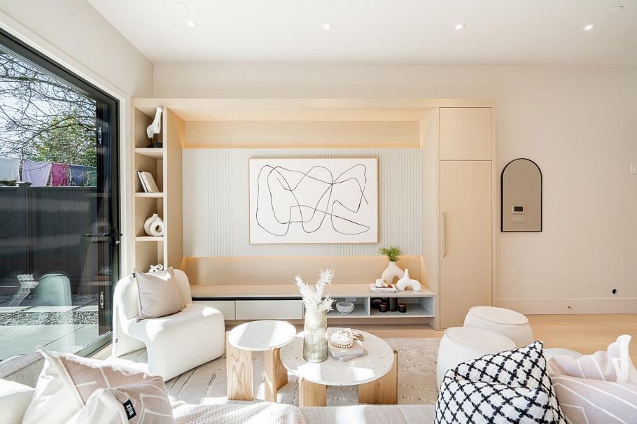 2 372 37 Avenue Vancouver, BC - 3