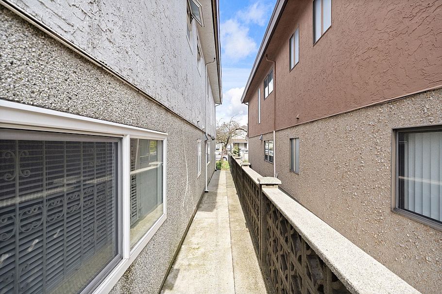 2540 E 24th Avenue Vancouver, BC - 32