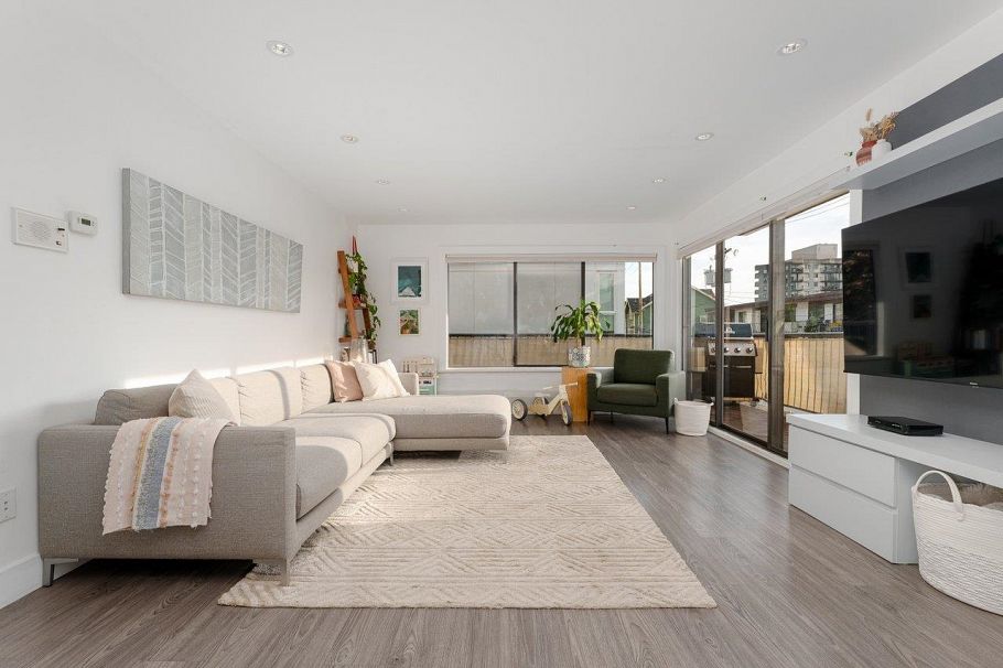 103 127 E 4th Street North Vancouver, BC - 4