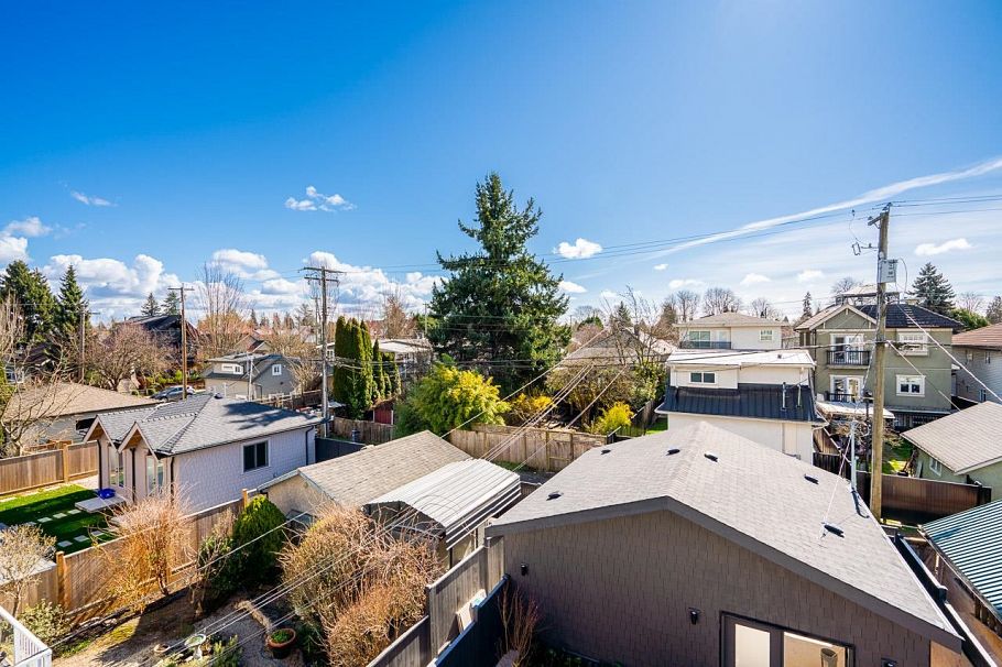 2 372 37 Avenue Vancouver, BC - 23