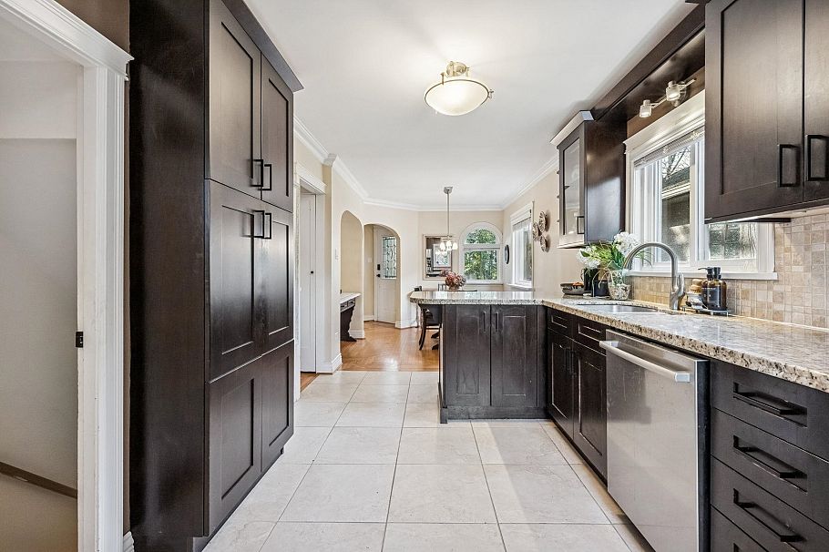 2819 W 13th Avenue Vancouver, BC - 7