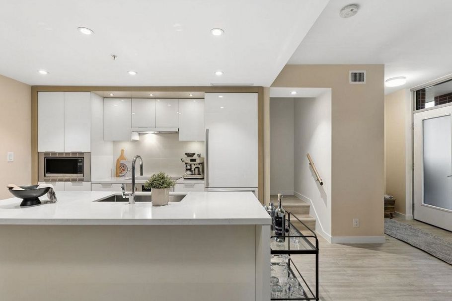 82 Switchmen Street Vancouver, BC - 1