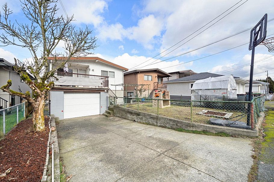 2540 E 24th Avenue Vancouver, BC - 38