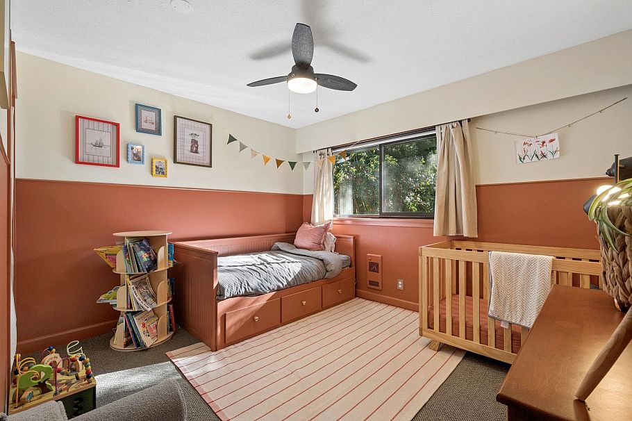 2857 Violet Street North Vancouver, BC - 20