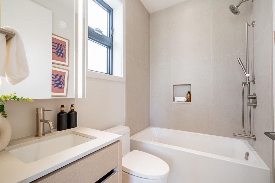 1 372 37 Avenue Vancouver, BC - 26