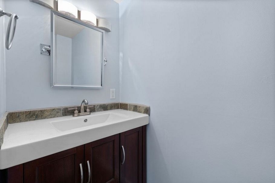 210 236 W 2nd Street North Vancouver, BC - 12