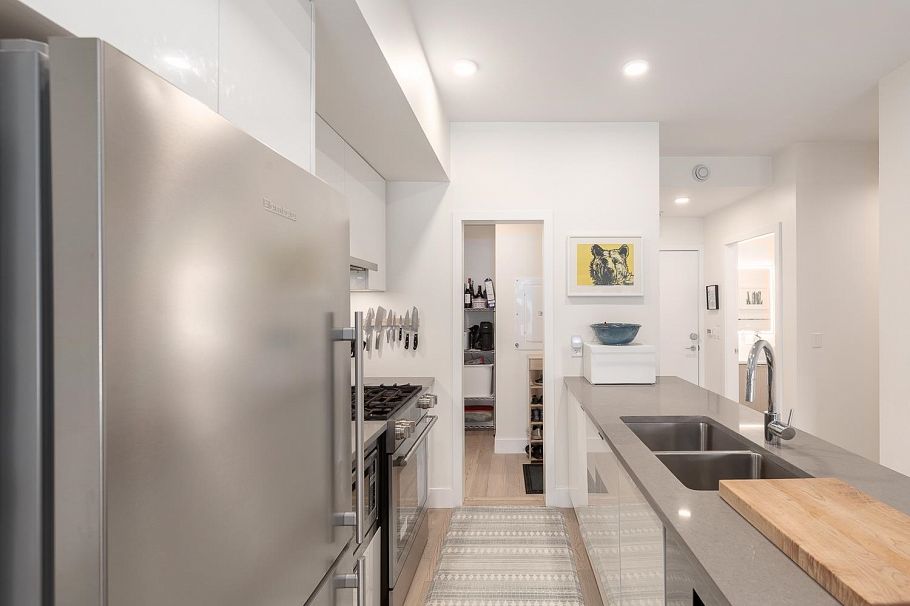 305 2666 Duke Street Vancouver, BC - 7