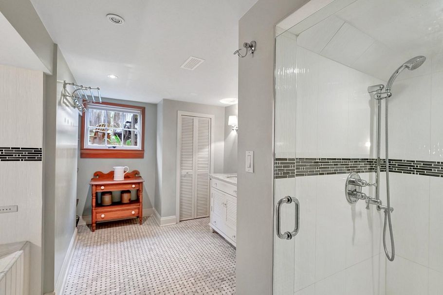 2303 W 3rd Avenue Vancouver, BC - 19