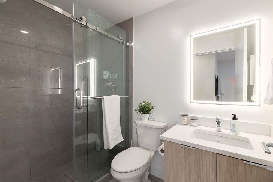 305 2666 Duke Street Vancouver, BC - 17