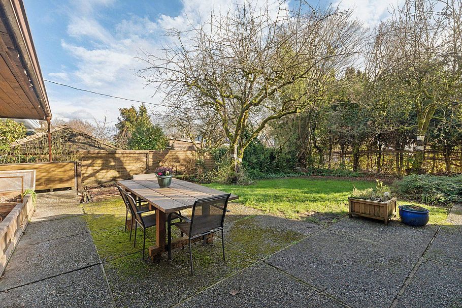 4436 W 11th Avenue Vancouver, BC - 23