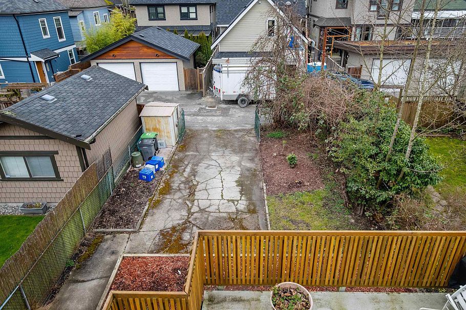 1021 E 14th Avenue Vancouver, BC - 22