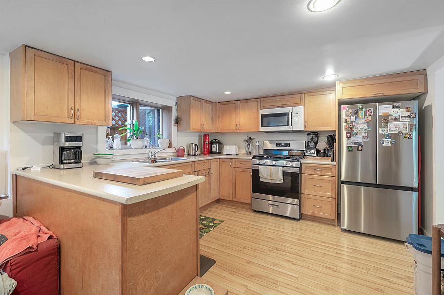 1847 Kitchener Street Vancouver, BC - 22