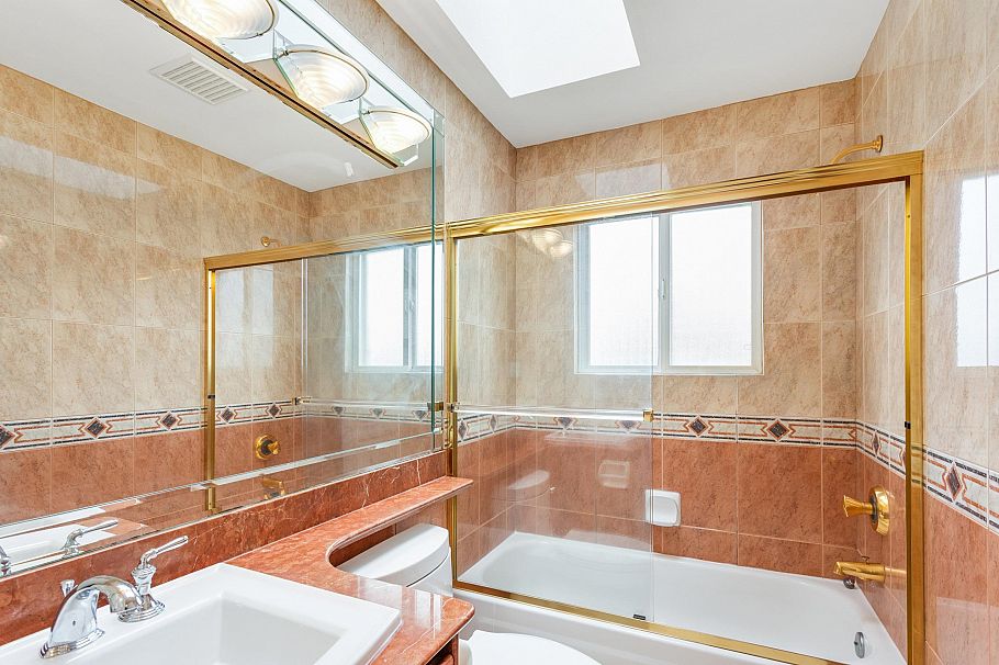 1088 W 42nd Avenue Vancouver, BC - 20