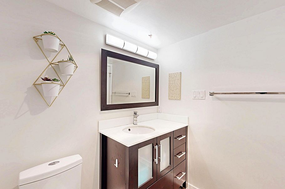 307 865 W 15th Avenue Vancouver, BC - 24