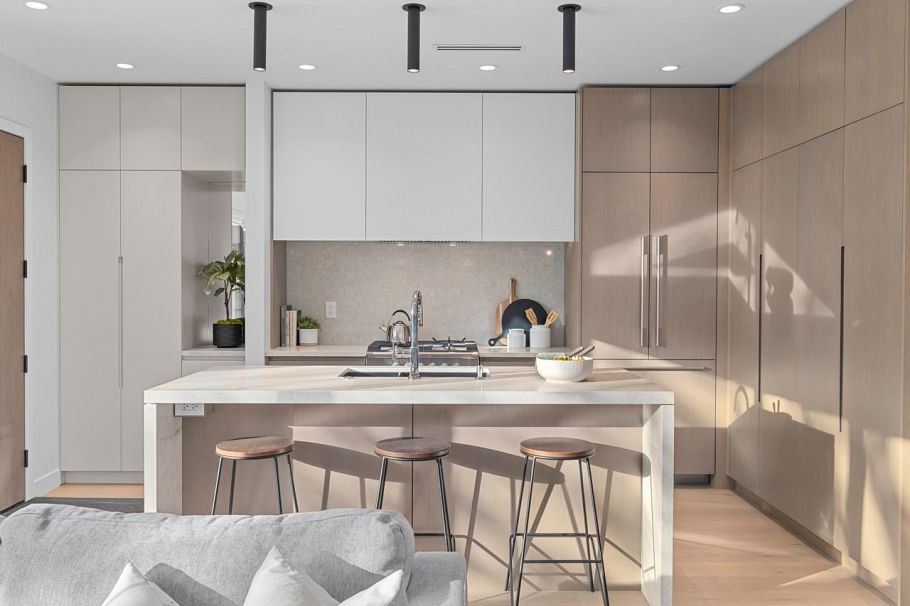 1 435 E 37th Avenue Vancouver, BC - 8