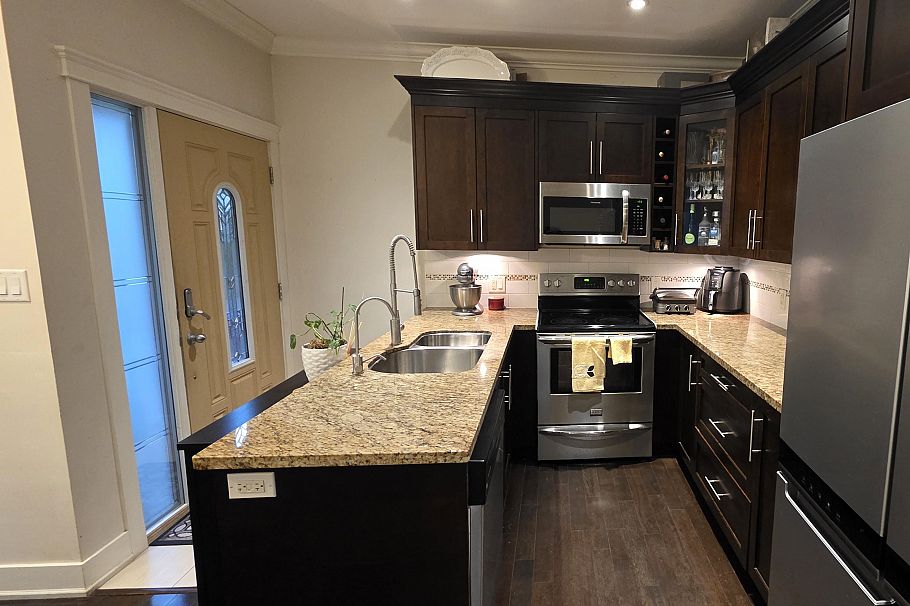 665 W 15th Street North Vancouver, BC - 5