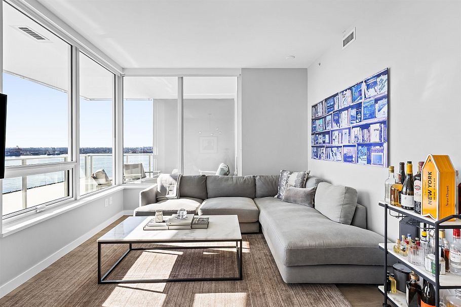 1210 118 Carrie Cates Court North Vancouver, BC - 2