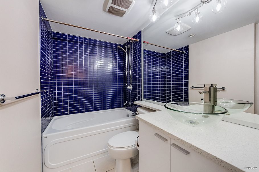 1209 131 Regiment Square Vancouver, BC - 18