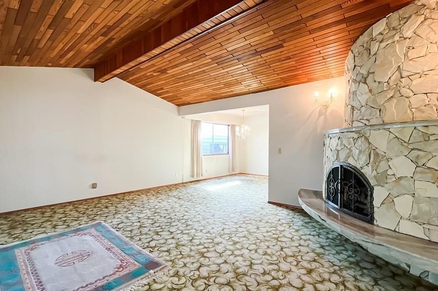 550 E 55th Avenue Vancouver, BC - 2