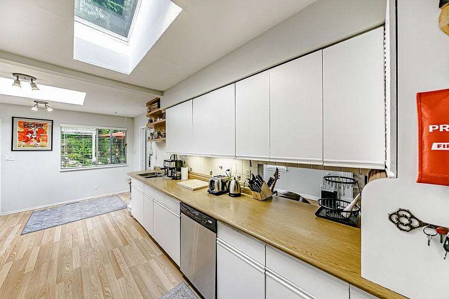 1749 Deep Cove Road North Vancouver, BC - 8